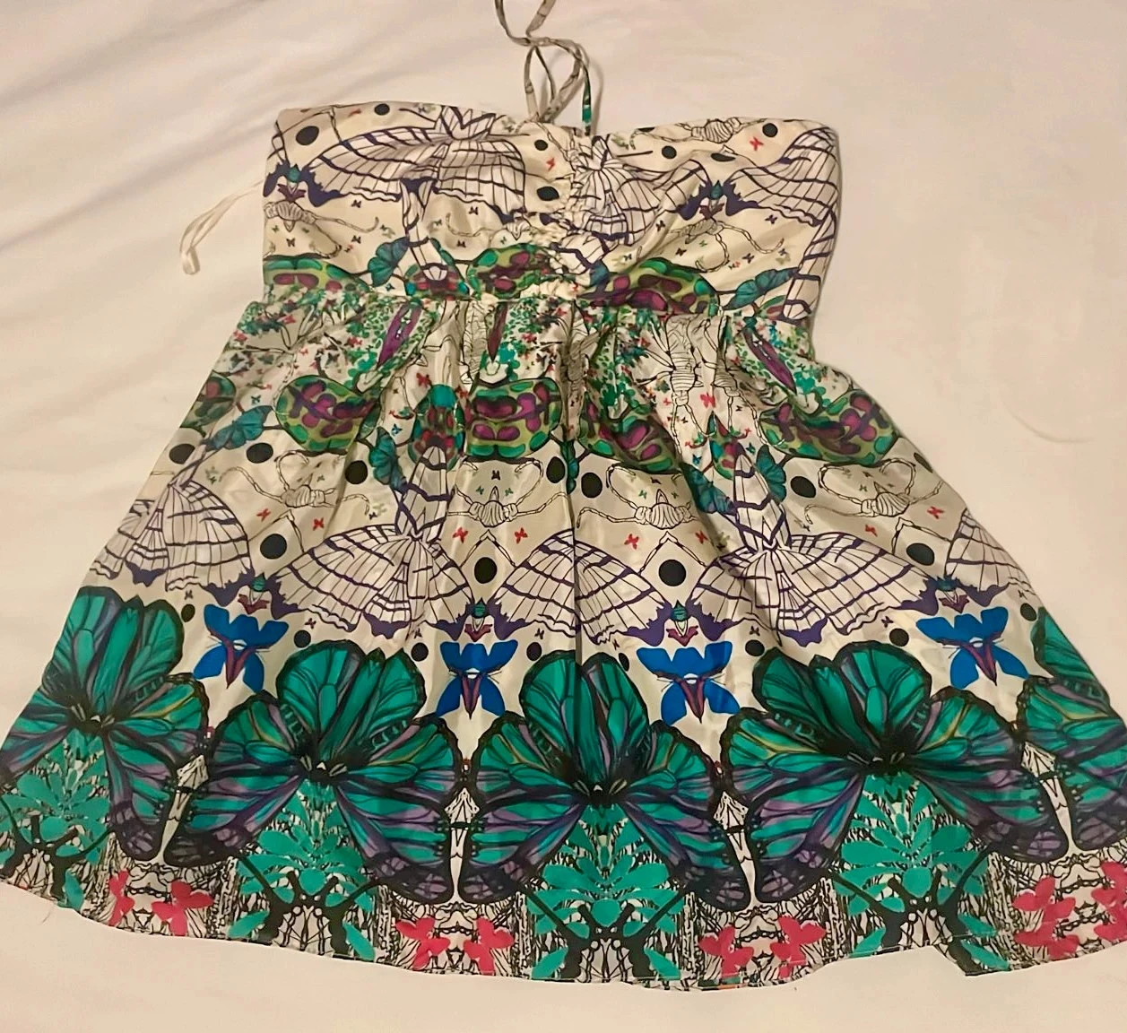 Top halter flores y mariposas marca Mango